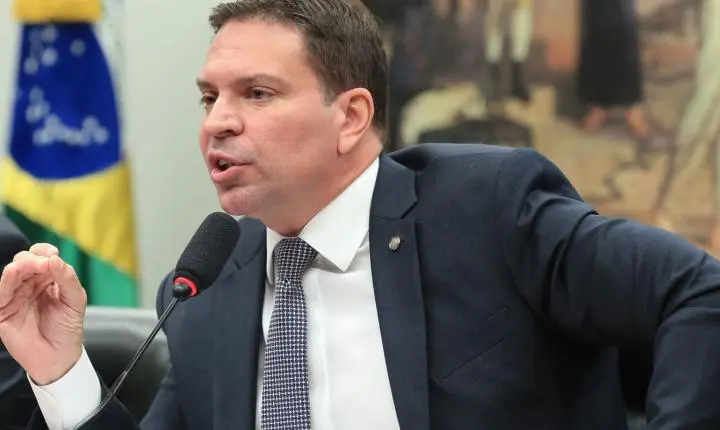 Governo brasileiro entrega pedido de extradição de Ramagem aos EUA