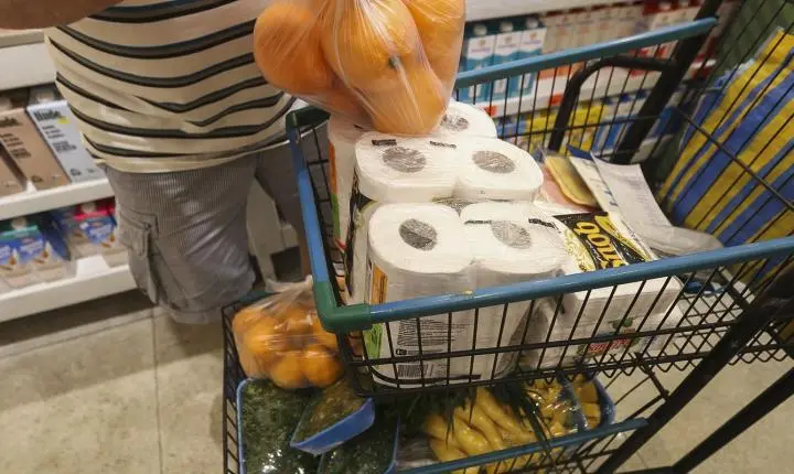 Inflação em abril desacelera para 0,67%, com alimentos exercendo pressão