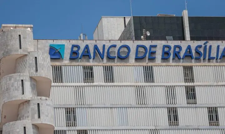 Justiça bloqueia ações do BRB ligadas a Banco Master