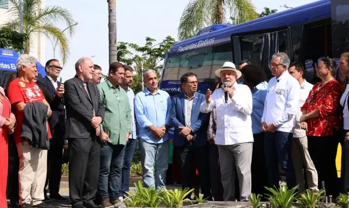 Lula insta governador do Rio de Janeiro a combater milicianos e crime organizado