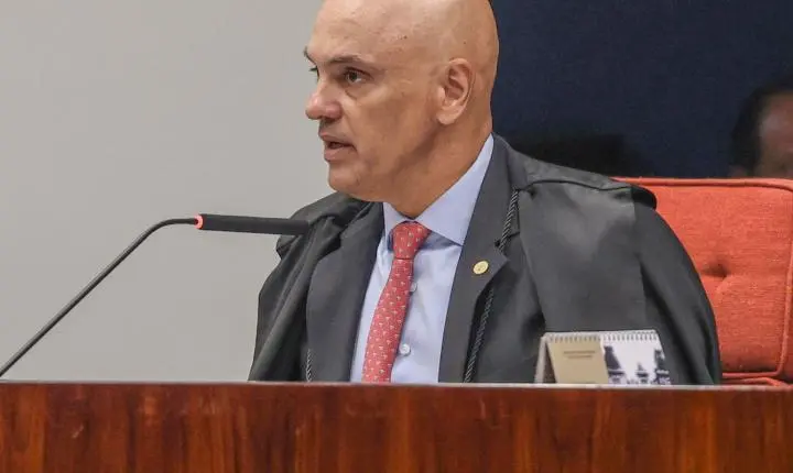 Moraes aciona PGR após Flávio Bolsonaro faltar a depoimento na PF