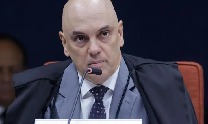 Moraes solicita manifestação da PGR sobre inclusão de Jair e Flávio Bolsonaro em inquérito