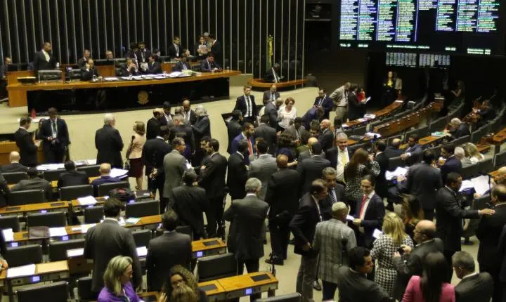 Congresso derruba vetos e abre caminho para municípios inadimplentes receberem recursos federais