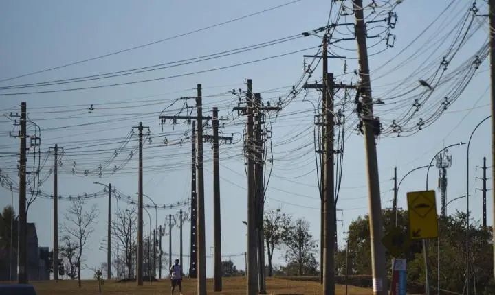 Acidentes com a rede elétrica aumentam no Brasil em 2025, mas óbitos diminuem