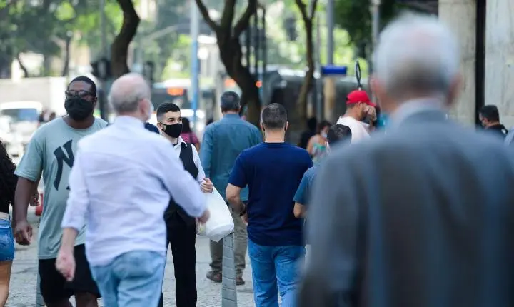 Maioria dos brasileiros considera essencial que candidato acredite em Deus, aponta pesquisa