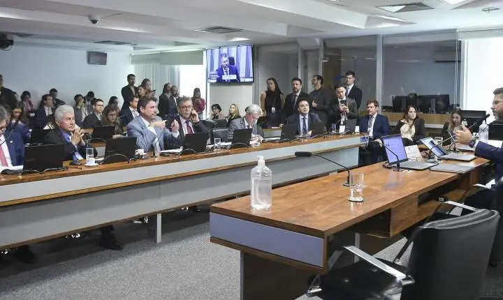 Pedido de vista no Senado adia votação da política de minerais críticos