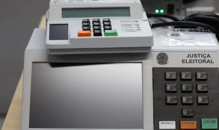 Pesquisa revela que desinformação sobre eleições mira principalmente urnas eletrônicas