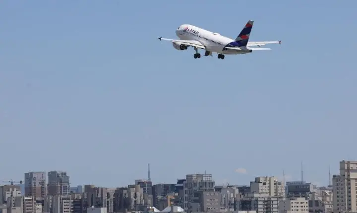 Petrobras anuncia corte de 14,2% no preço do querosene de aviação