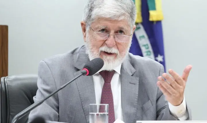 Celso Amorim alerta contra intervenção externa e defende soberania no combate ao crime organizado