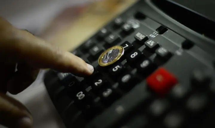Prévia da inflação medida pelo IPCA-15 desacelera para 0,06% em julho, aponta IBGE