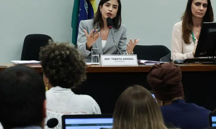Câmara dos Deputados avança com proposta que criminaliza misoginia