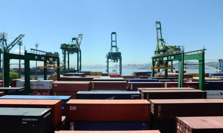 Tarifaço dos EUA com impacto limitado na balança comercial brasileira