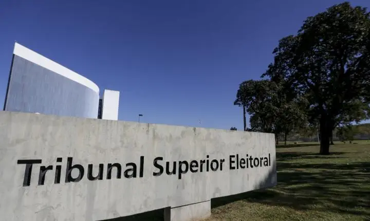 TSE cria conselho para combater desinformação e inteligência artificial nas eleições