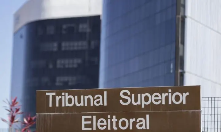 TSE avalia manutenção de liminar que suspendeu pesquisa eleitoral envolvendo Flávio Bolsonaro